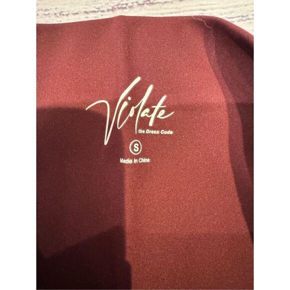 Violate the Dress Code NWT Desire Pocket Leggings in Maroon Size Small - Picture 6 of 10